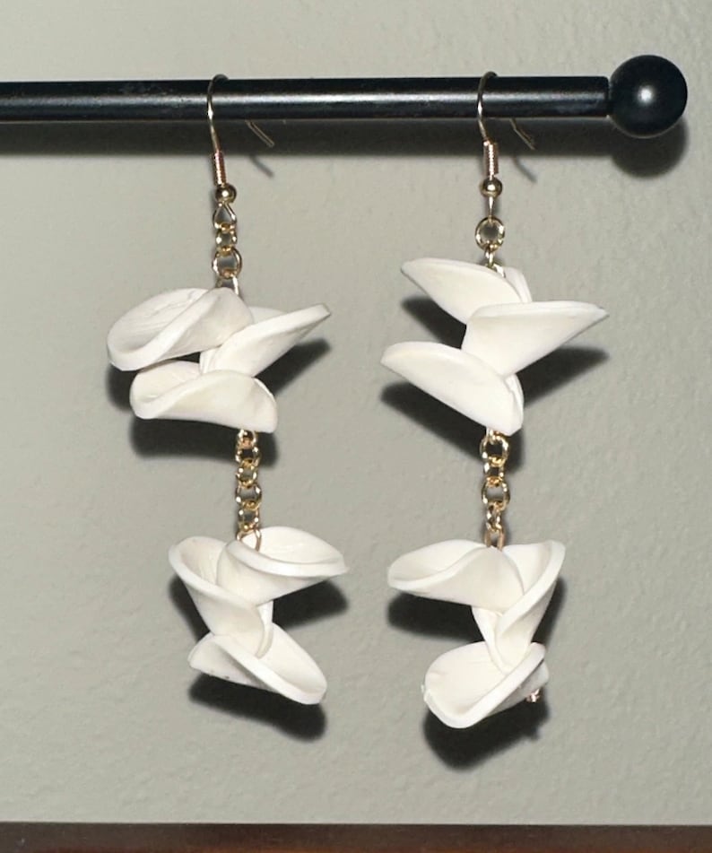 Handmade Clay White Dangle Earrings with Gold jewelry hardware zdjęcie 2