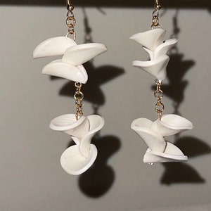 Handmade Clay White Dangle Earrings with Gold jewelry hardware zdjęcie 4