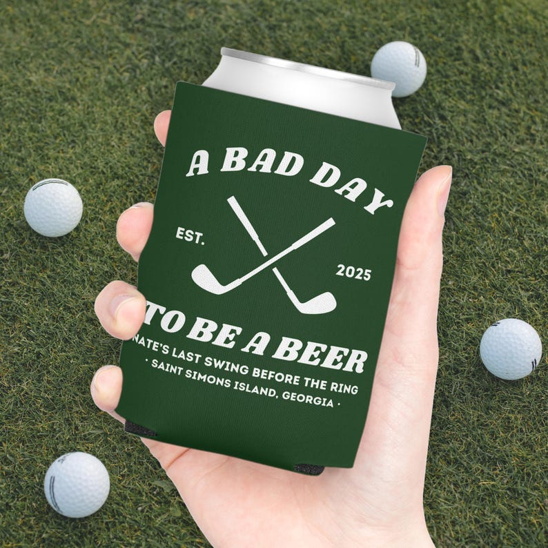 Abrazadera de cerveza personalizada para despedida de soltero, enfriador de latas de golf, recuerdo de despedida de soltero, funda para latas de novios, último golpe antes del ring, mal día para ser cervecero imagen 4