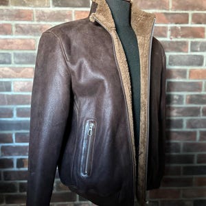 Handgemaakte bruine schapenvacht-winterjas voor heren