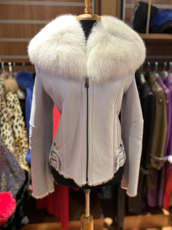 Handcrafted White Shearling Coat: Women's Fox Fur Collar Jacket