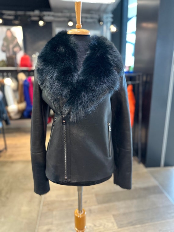 Casaco de pele de carneiro: gola de raposa genuína, jaqueta de - Main Image