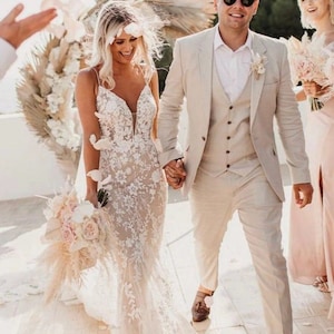 Party wear men&#39;s suit,and groom wear Cream suit, Luxury Stylish  Man Suit, Ethnic Wedding Wear There Piece Suit,
