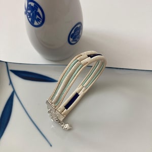 Pulsera de seda Obijime, cadena plateada ajustable, color azul crema, estilo kimono trenzado Kumihimo japonés vintage, bolsa de regalo gratis para madres.