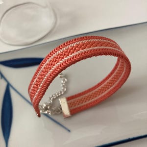 Pulsera de seda Obijime, cadena plateada ajustable, color crema coral, estilo kimono trenzado japonés vintage Kumihimo, bolsa de regalo gratis para madres.