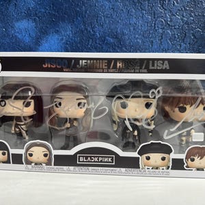 Funko Pop! BLACK PINK #4pk Signed by Jisoo,Jennie,Rose, & Lisa - COA Authenticated - Free Protector - Free Shipping