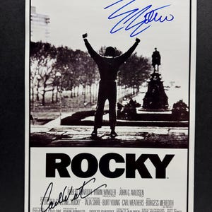 Poster del film ROCKY firmato da Sylvester Stallone e Carl Weathers - Certificato di autenticità - Imballaggio sicuro - Spedizione gratuita