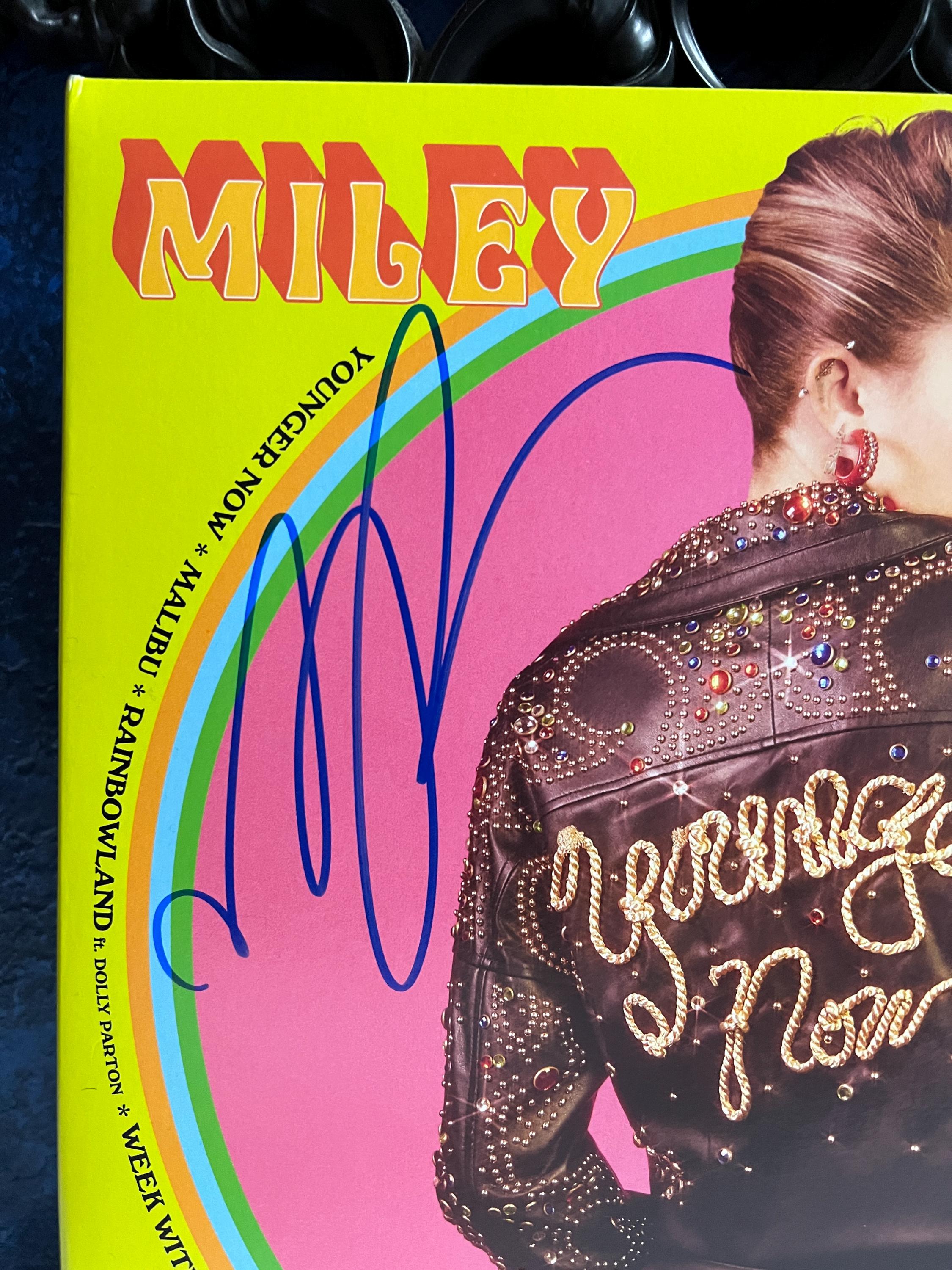 Miley Cyrus 直筆サインフォト Miley Cyrus Signed Autographed 8 x 10 Photo : Amazon.ca: Home