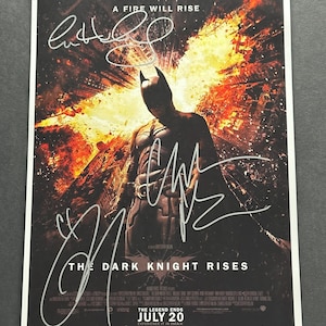 Póster de la película EL CABALLERO DE LA NOCHE RENACE firmado por Christian Bale, Tom Hardy y Anne Hathaway - Certificado de autenticidad - Envío gratuito - Seguro