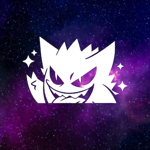 Puede incluir: Personaje blanco de dibujos animados con forma de fantasma con una amplia sonrisa, dientes afilados y ojos morados, sobre un fondo de galaxia púrpura y azul. El personaje tiene rasgos puntiagudos y está rodeado de estrellas brillantes.