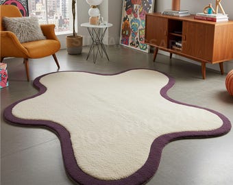 Tapete de lã tufado à mão com formato orgânico, tapete moderno de design irregular em creme.