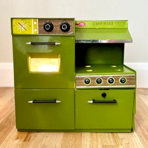 Vintage 1969 Avocado Green Easy Bake Over By Kenner - Betty Crocker - still works!!