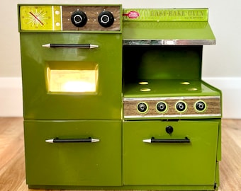 Vintage 1969 Avocado Green Easy Bake Over By Kenner - Betty Crocker - still works!!