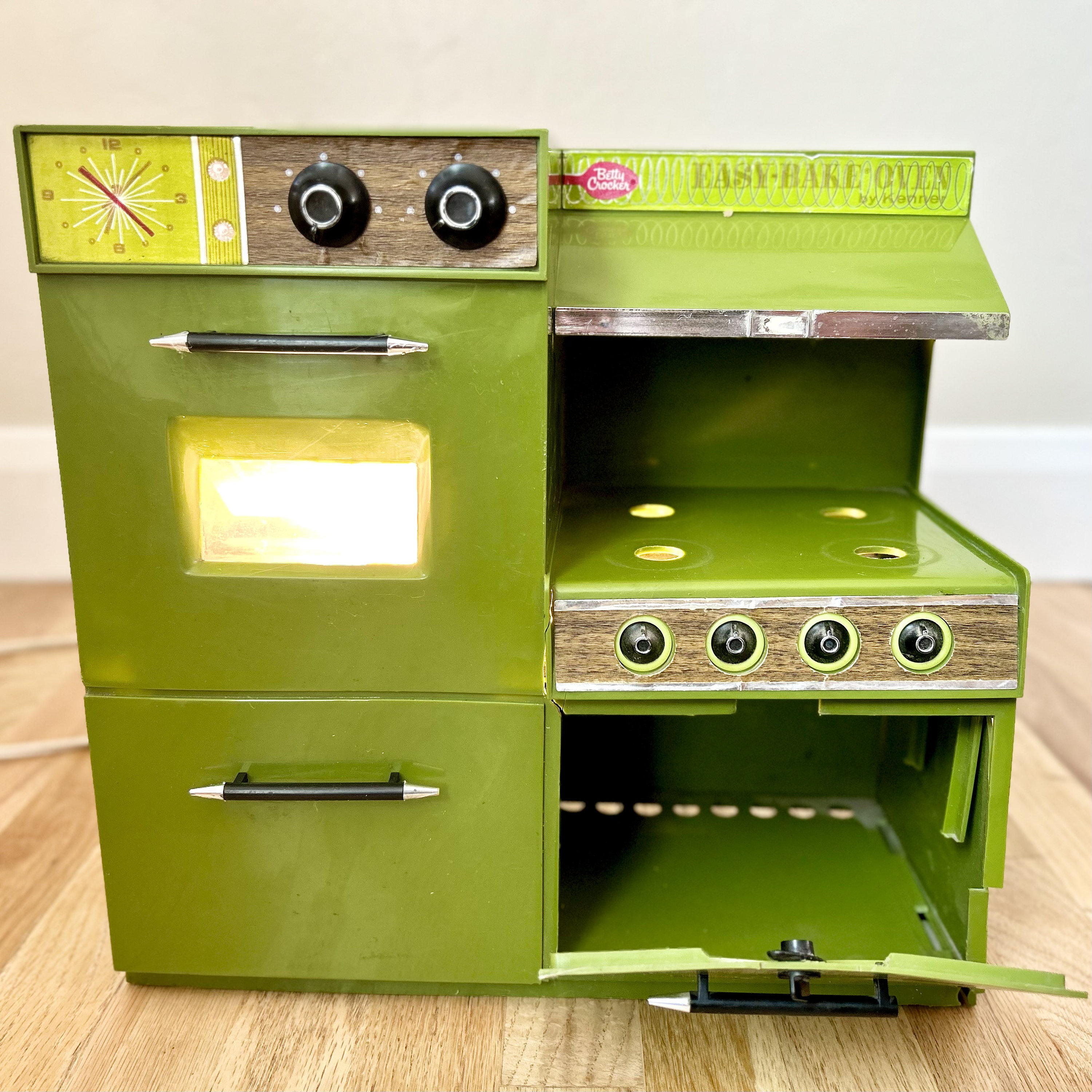 Vintage 1969 Avocado Green Easy Bake Over by Kenner Betty Crocker