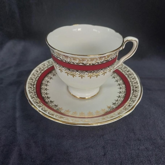 Salisbury Sarum Gold Lace Vintage Bone China Dinnerware, Plates