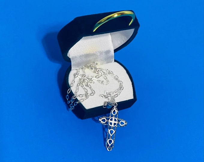 New Exquisite 18" Necklace with 925 Sterling Silver Cross Pendant inlaid with Diamonds
