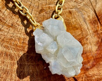 Collier en cristal de quartz. Audacieux. Art portable.