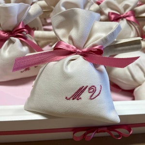 Favor confetti bag with bow