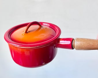 5 casseroles bec verseur avec couvercles en fonte émaillée le creuset vintage - Arts de la table