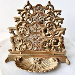Porta-cartas em latão ornamentado estilo vitoriano greco-romano