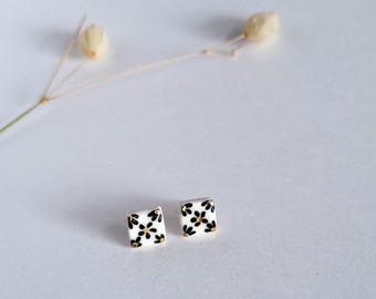 Miniaturfliese, Ohrstecker Porzellan, 22k Gold, weiss/ schwarz