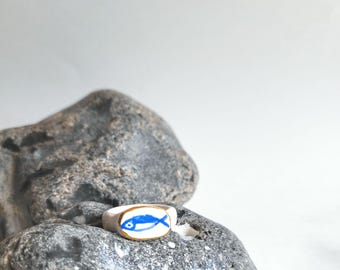 Fisch, Porzellanring, weiß/blau/gold