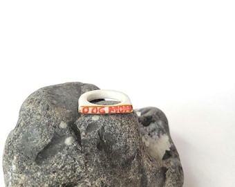 DOG MOM, porcelain ring, 22k gold, white/red