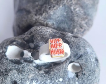 Hipp Hipp Hurra, porcelain ring, 22k gold, white/red/multi-colored dots