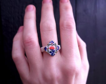 Tile red flower, porcelain ring, 22k gold, white/red/blue