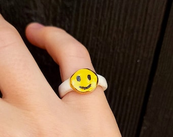 Smiley, porcelain ring, 22k gold, white/yellow