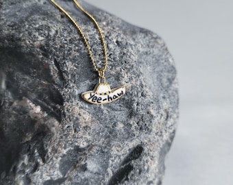 Cowboy hat, porcelain chain, 22k gold, black/white