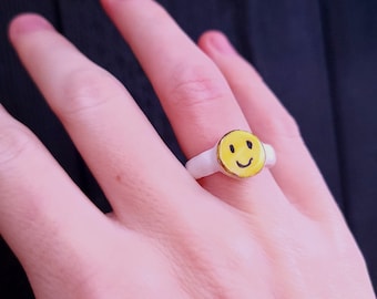 Smiley, 22k gold, white/yellow