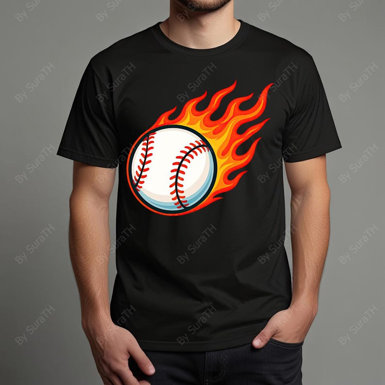 Pode incluir: Camiseta preta com um gr&aacute;fico de beisebol, com costuras vermelhas e contorno azul, rodeado por chamas laranja e amarelas. O design est&aacute; centrado na camiseta.
