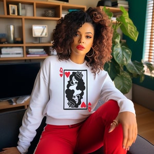 Herzkönigin, süßes Valentinstag Sweatshirt, Valentinstag Geschenk, Valentinstag Geschenk, Karte Spieler Geschenk, schwarzes Königin Shirt
