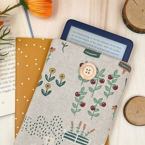 Cottagecore Kindle sleeve - Vegetables kindle cover, Botanical Kindle pouch |Book lover gift, Ereader case