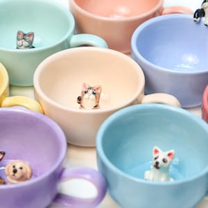 30 Farben Individuelle 3D-Haustier-Tasse Personalisierte Katze Hund Versteckte Innenseite Kaffeetasse Handgemachte niedliche Figur Bunte Keramiktasse Spezielles Geschenk für Liebhaber
