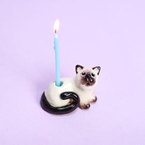 カスタムペットケーキトッパー パーソナライズされたセラミック猫キャンドルホルダー 誕生日ケーキギフト 手作り磁器の置物 メモリアルキティフィギュア ユニーク