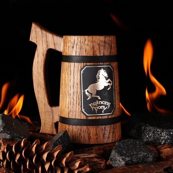 La chope poney cabré, chope de bière en bois, chope de bière personnalisée, cadeau LOTR mug hobbit, chope viking en bois, cadeau Seigneur des anneaux pour homme