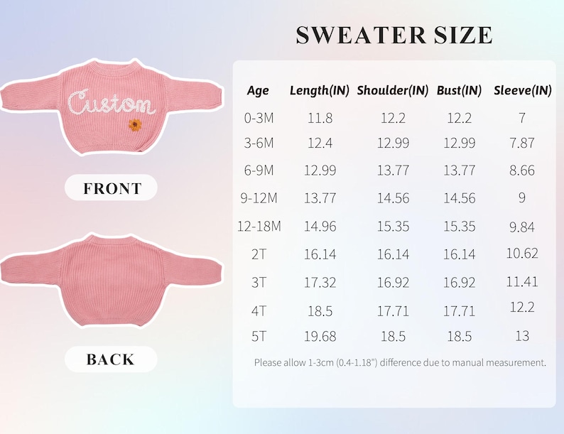 Op de afbeelding: Roze gebreide trui met het woord "Custom" geborduurd op de voorkant. De maattabel toont de maten in inches voor leeftijden van 0-3 maanden tot 5T.