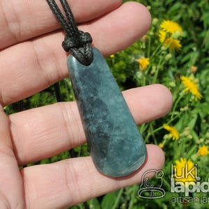 RARE!! &gt;&gt; 2-Tone Guatemalan Jadeite Hatchet &gt;&gt; Two Colors of Jade in One Stone!