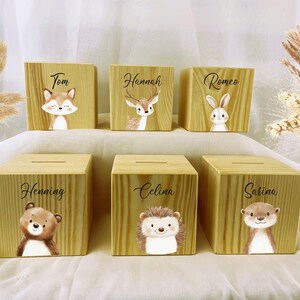 Personalisierte Holzspardose mit Waldtieren & Namen – Kinder Spardose mit Schloss – Geschenk zur Taufe, Geburt, Geburtstag – 10x10x10 cm
