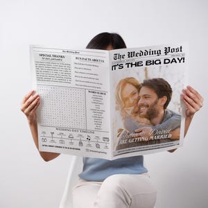 Op de afbeelding: Een nep-krantenadvertentie voor een bruiloft met een foto van het paar, een tijdlijn van de huwelijksdag en een woordzoeker. De kop luidt "The Wedding Post - It's the Big Day!" en de namen van het paar staan ​​erbij als "Justin & David are getting married."