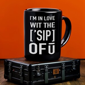 Verliebt in den Schluck von Dir - Romantische Lyrische Kaffeetasse, Ideales Geschenk für Partner, Schwarz, 15oz, von ['SIPPERS]