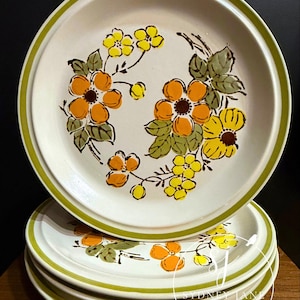 Vintage. Harvest Collection Stoneware &quot;Mountain Flowers&quot; Dinner Plates 10 1/2&quot; ~ Set of 4. Hand painted Orange & Yellow Flowers.