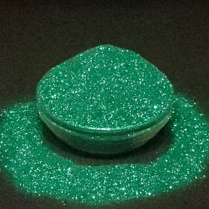 Zauberer von Ozz Extra Fine Cut Smaragdgrün Funkelnde Polyester Kosmetik Glitter Crafting Becher Nägel