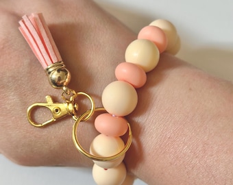Stretchy Beaded Wristlet Keychain – Cream & Pink