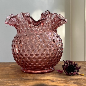 Vintage, Fenton, Kolonialrosa Hobnail-Rüschen-Vase, 14 cm