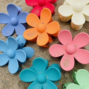 Flower claw clip