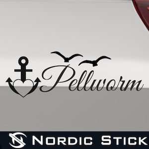 Könnte beinhalten: Schwarz-weiße Vinyl-Aufkleber mit einem herzförmigen Anker, zwei Möwen und dem Text "Pellworm".