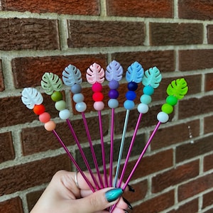 Monstera-Pflanzen-Stuffie-Stix • Amigurumi-Stichstab • Nähstab • Häkelstab • Strickstab